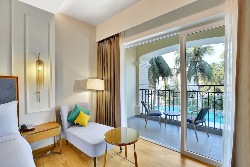 Standard Room, 1 King Bed, Balcony, Pool View - Photo 9