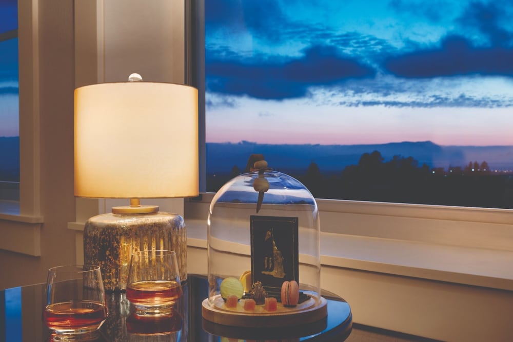 Signature Suite, 1 Bedroom, Bay View (King) - Photo 2