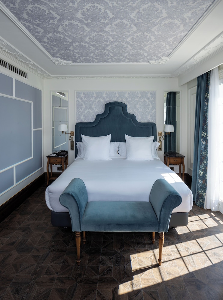 Deluxe Room, large bed or two twin beds, with jacuzzi in terrace