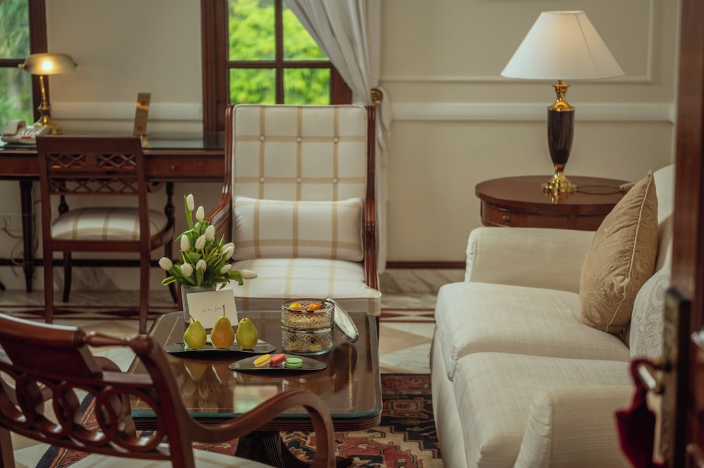Luxury Suite - Photo 9