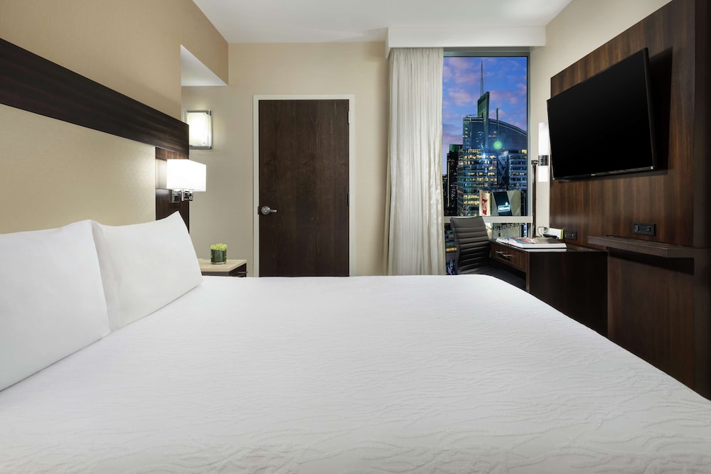 Room, 1 King Bed, Accessible (Hearing, Times Square View)
