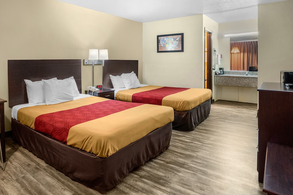Standard Room, 2 Queen Beds, Non Smoking - Photo 1