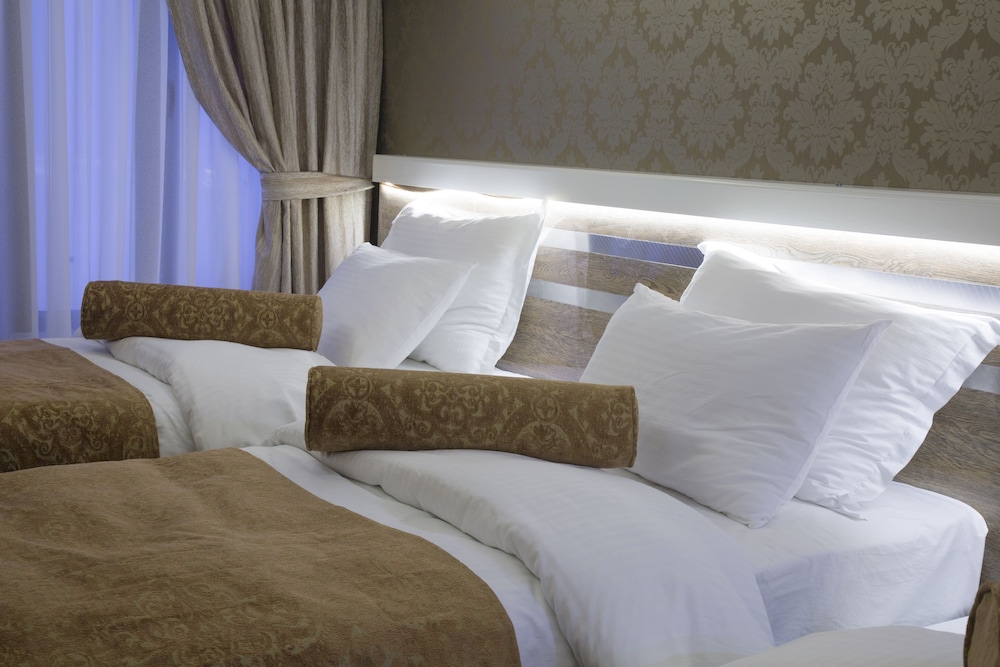Standard Triple Room, Private Bathroom, City View photo 3