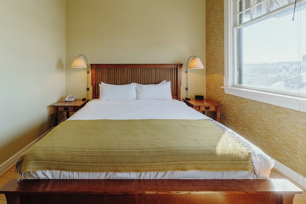 Signature Room, 1 King Bed photo 1