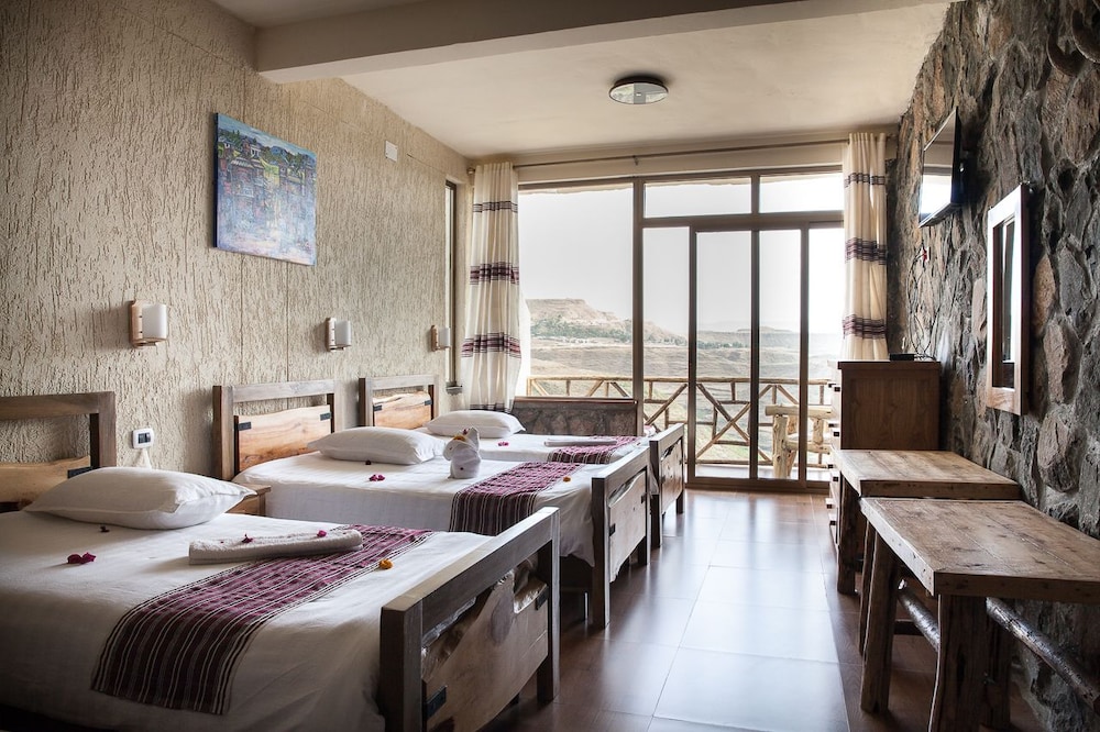 Deluxe Triple Room, 3 Twin Beds, Balcony, Mountain View