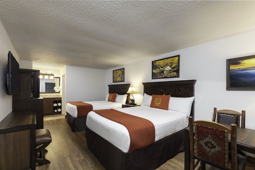 Traditional Room, 2 Queen Beds - Photo 1