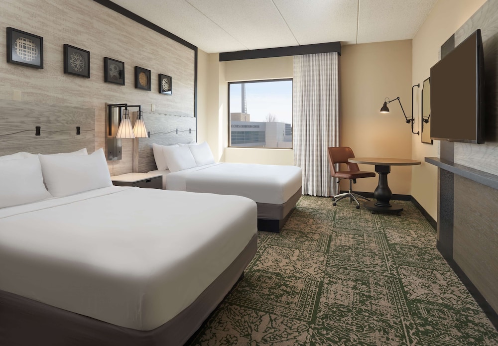 Room, 1 King Bed, Accessible, Bathtub photo 3