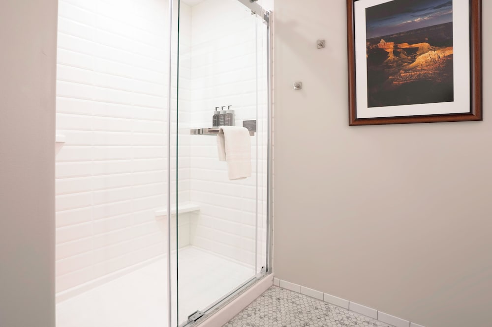 Standard Suite - Photo 6