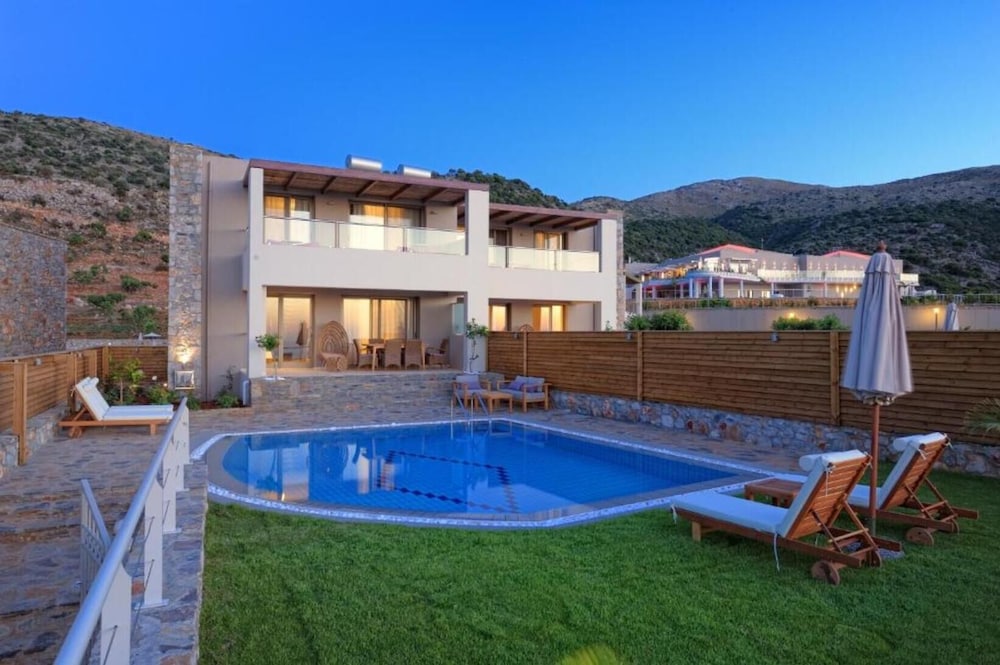 Two Bedrooms Villa with Private Pool and Sea View - Photo 8