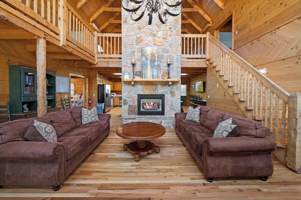 Cabin, Multiple Beds, Hot Tub, Garden View (Country Pines Lodge)
