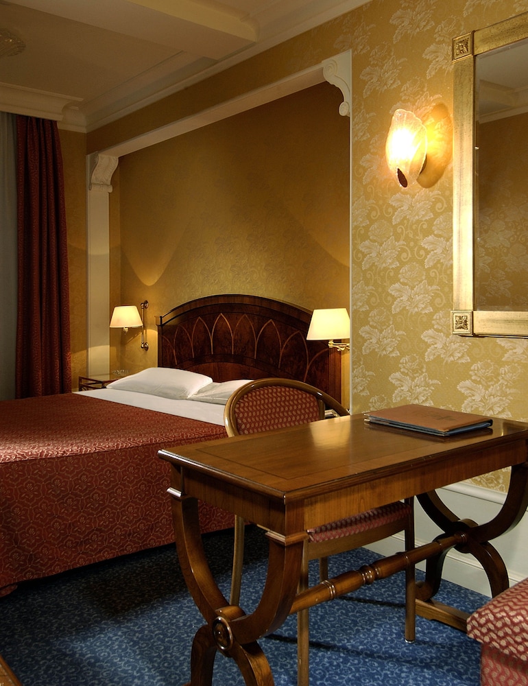 Deluxe Double or Twin Room - Photo 3