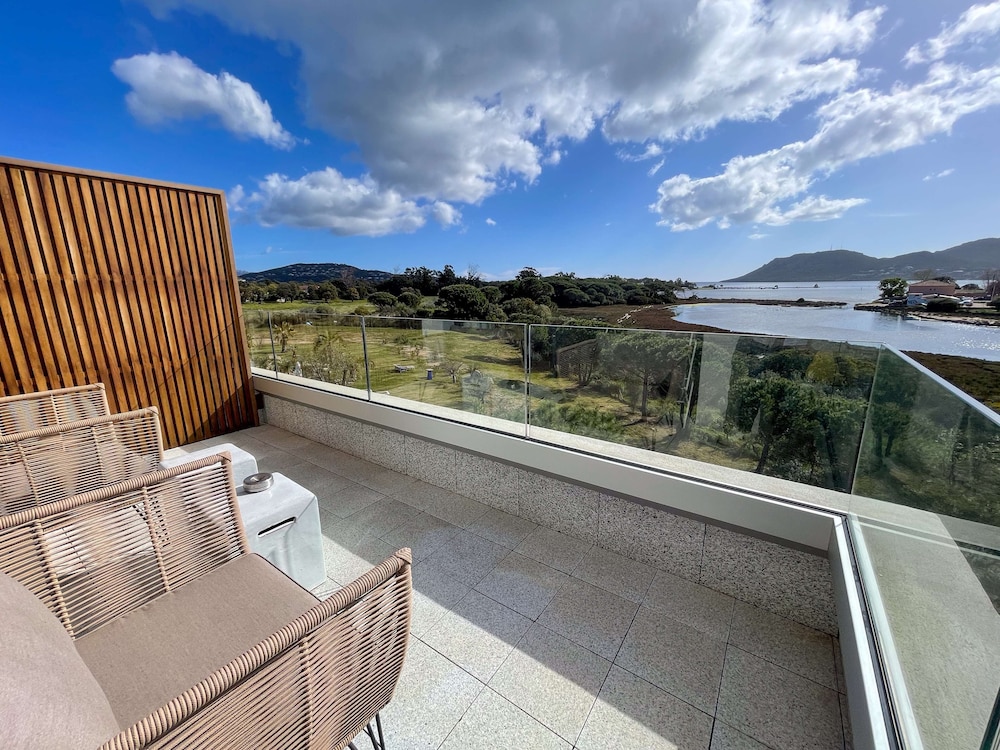 Junior Suite, 1 King Bed, Balcony, Sea View - Photo 7