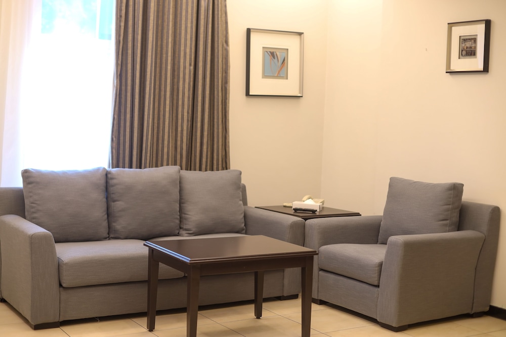 Family Suite, City View - Photo 3