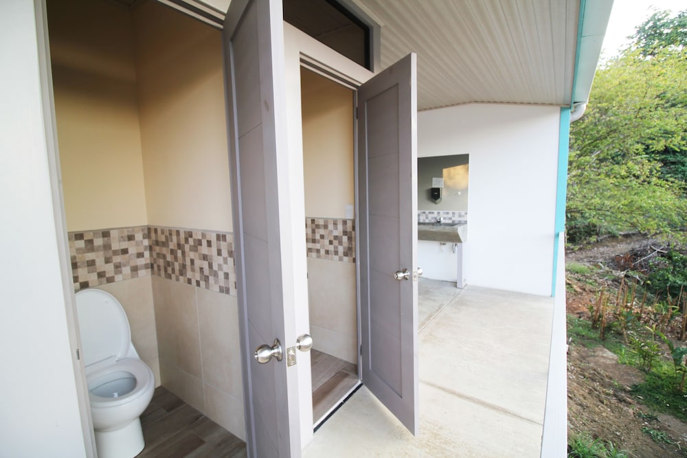 Basic Double or Twin Room, Shared Bathroom photo 3