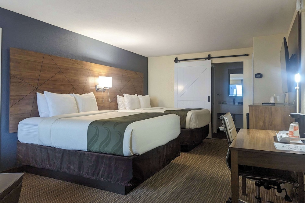 Deluxe Room, 2 Queen Beds, Non Smoking - Photo 1