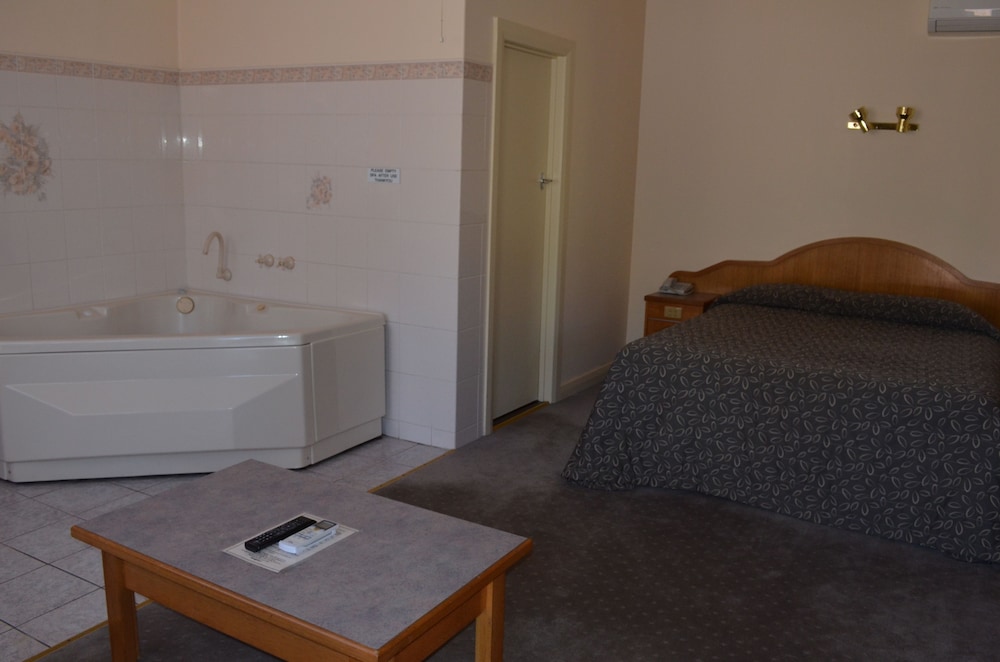 Standard Room, Jetted Tub photo 1