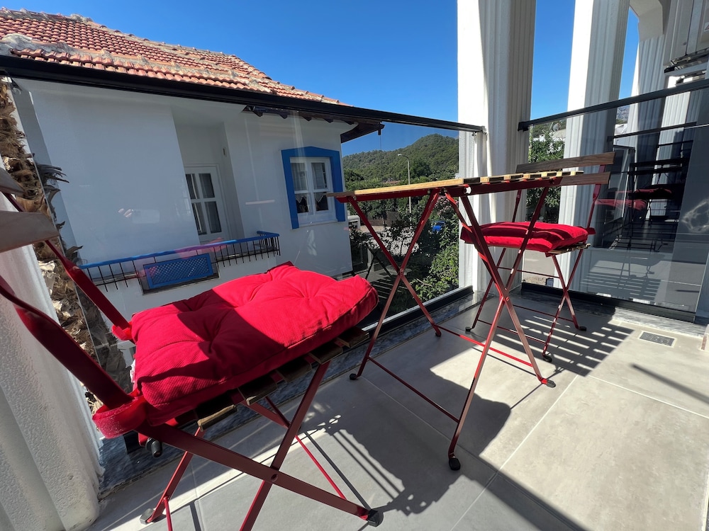 Deluxe Room - Photo 9