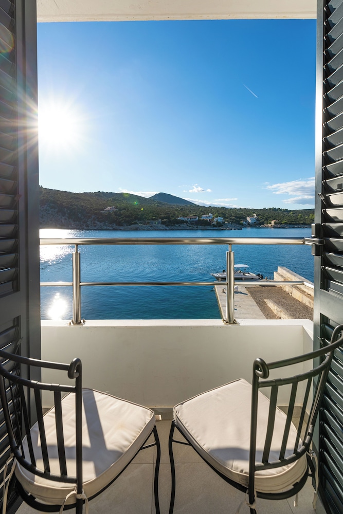 Triple Room, Balcony, Sea View photo 1