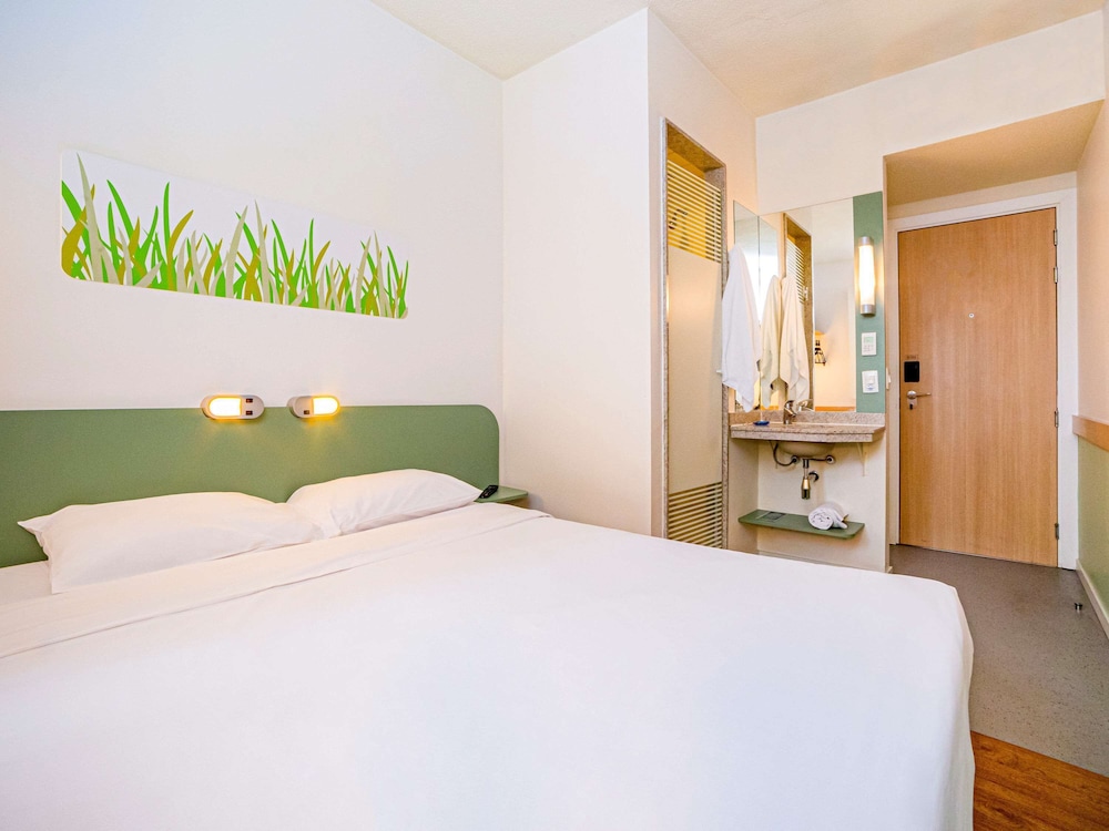 SUPERIOR ROOM WITH MINIBAR AND HAIRDRYER, DOUBLE BED photo 2