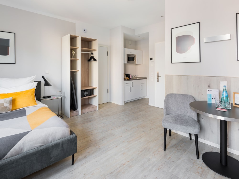 Medium Studio with Kitchenette - Photo 2