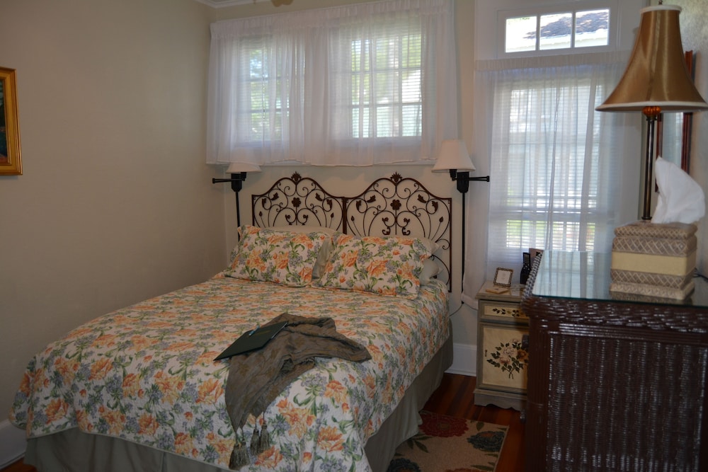 Standard Room, Non Lakeview photo 1