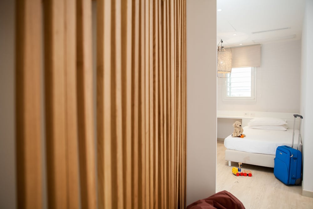 Deluxe Quadruple Room - Photo 4