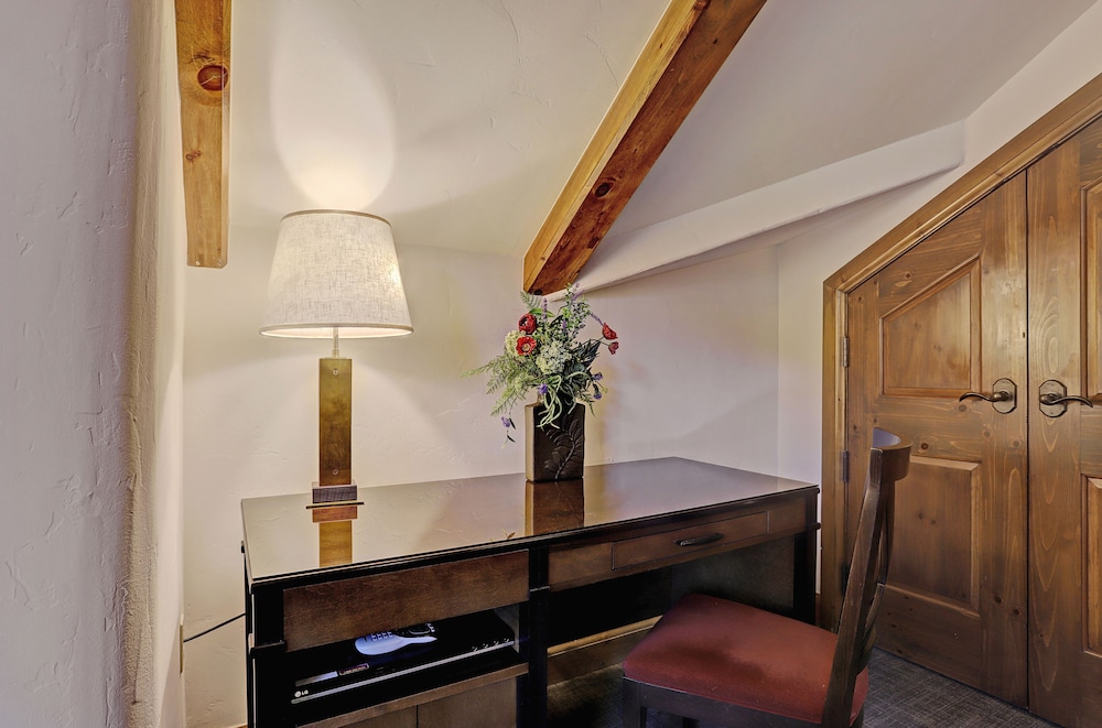 Junior Suite, 1 King Bed - Photo 5