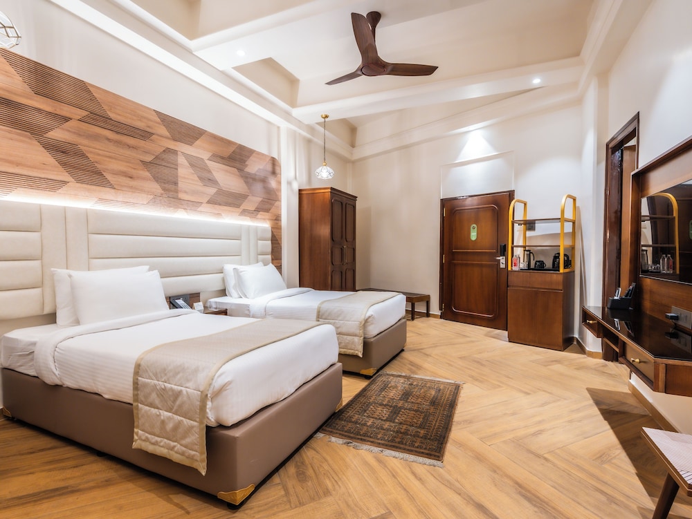 Executive Room - Photo 5