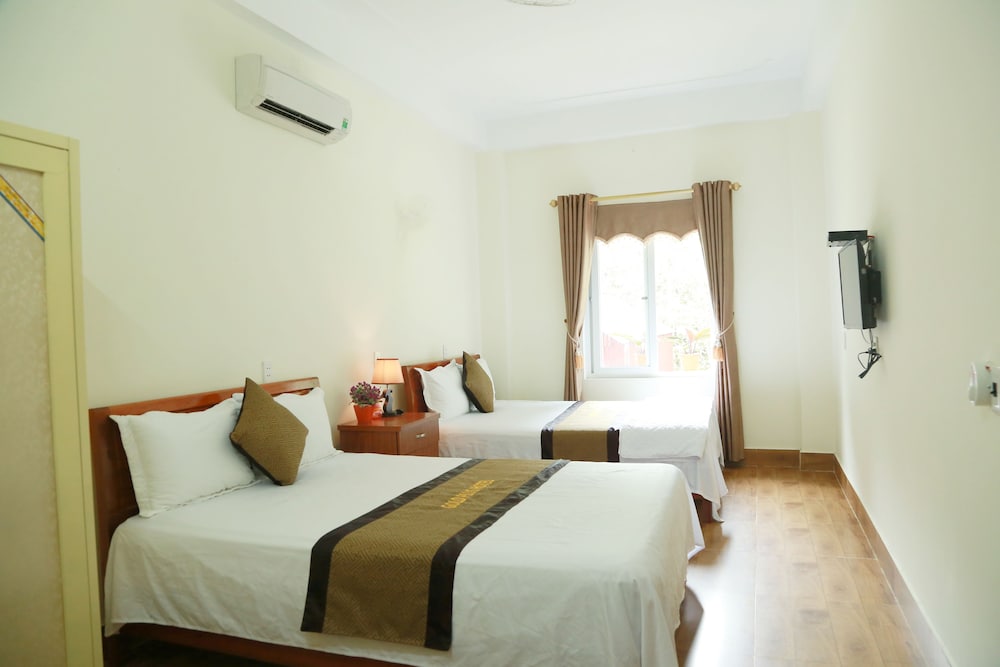 Standard Double Room, 2 Queen Beds, Mountain View