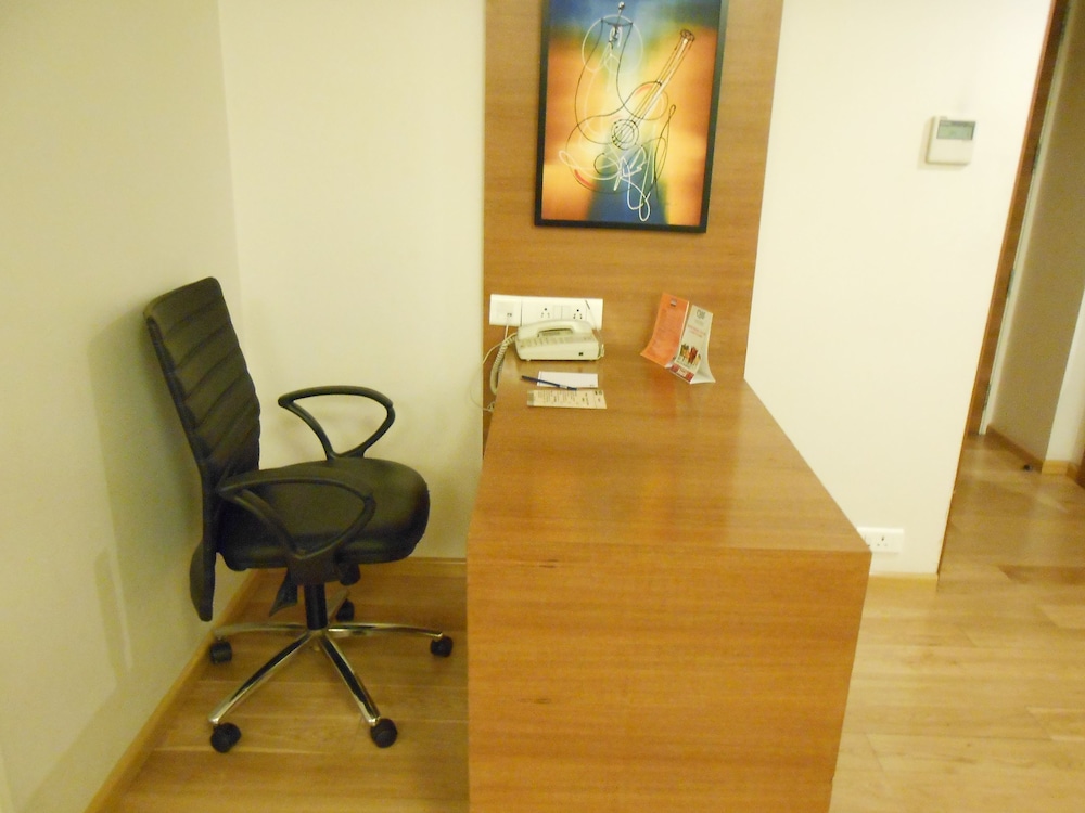 Suite - Photo 19