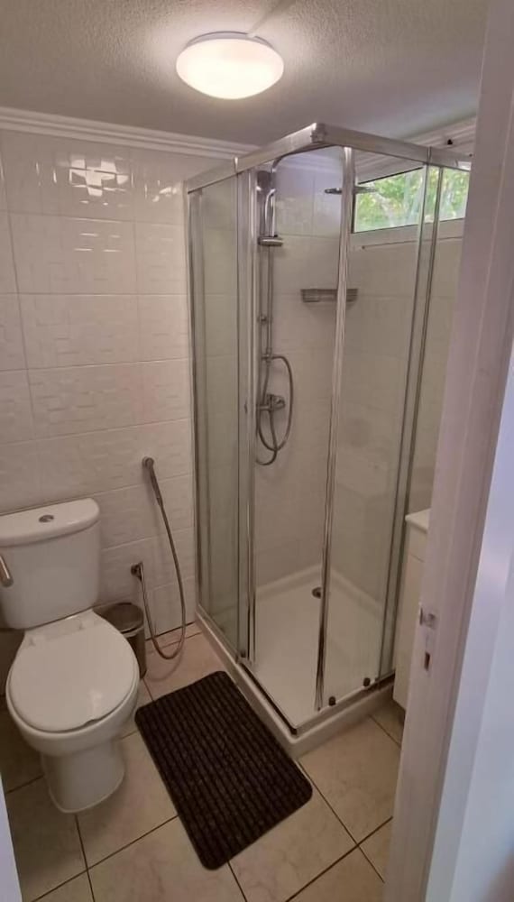 Basic Double Room, Private Bathroom photo 3