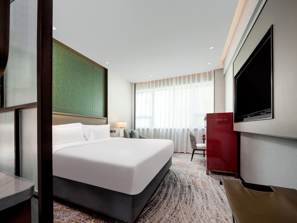 Superior Room, 1 Queen Bed (with Dyson hairdryer) photo 1