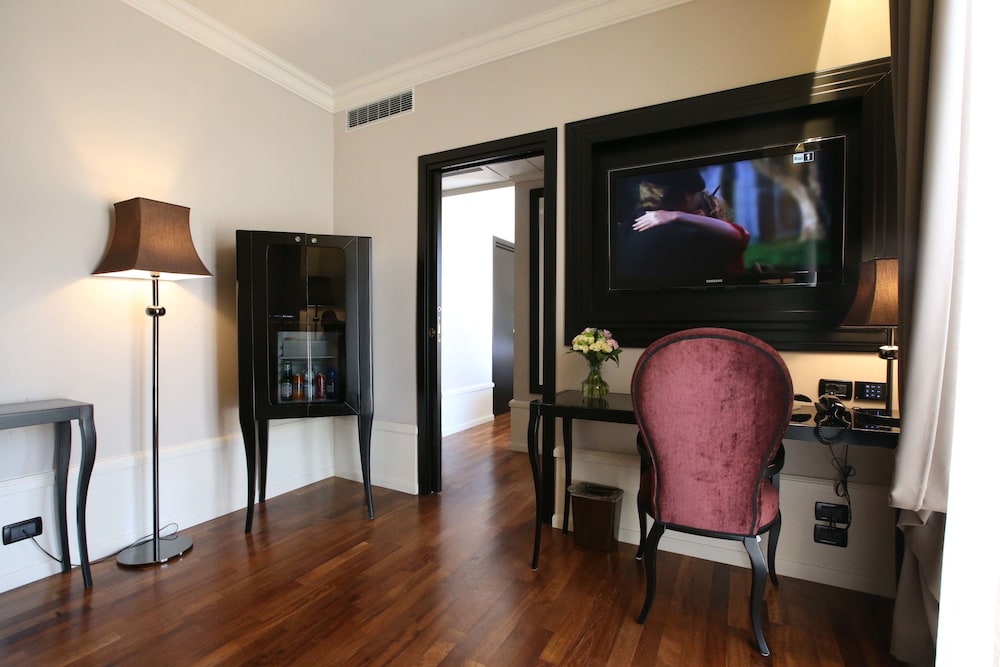 Luxury Suite, 1 Bedroom - Photo 3
