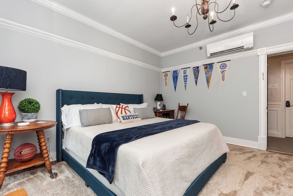 Double Room, 1 King Bed, Private Bathroom photo 3