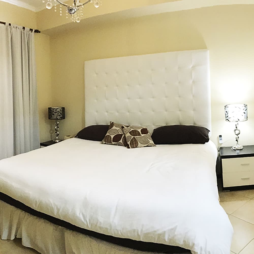 Luxury Condo, 1 Bedroom photo 2