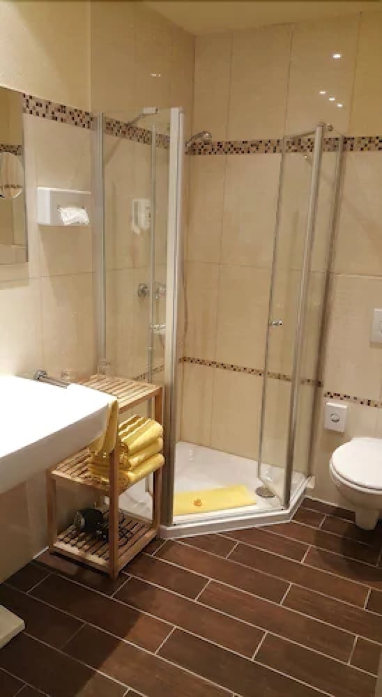 Basic Double Room - Photo 3