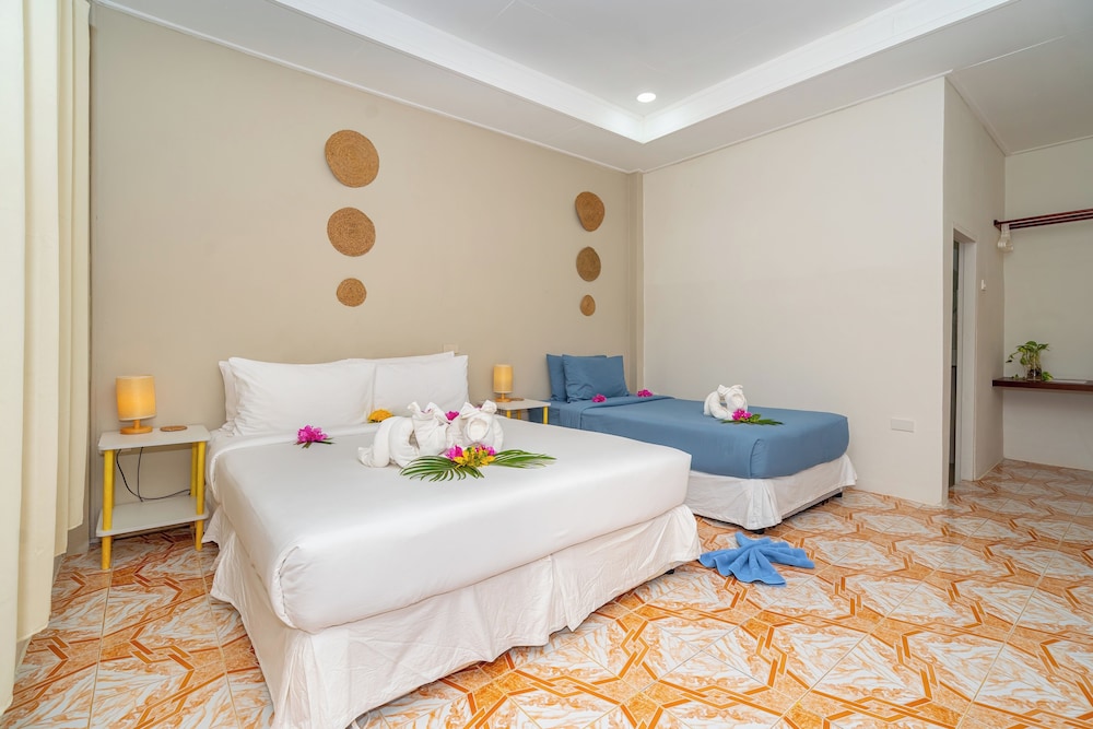 Deluxe Family Room Garden View
