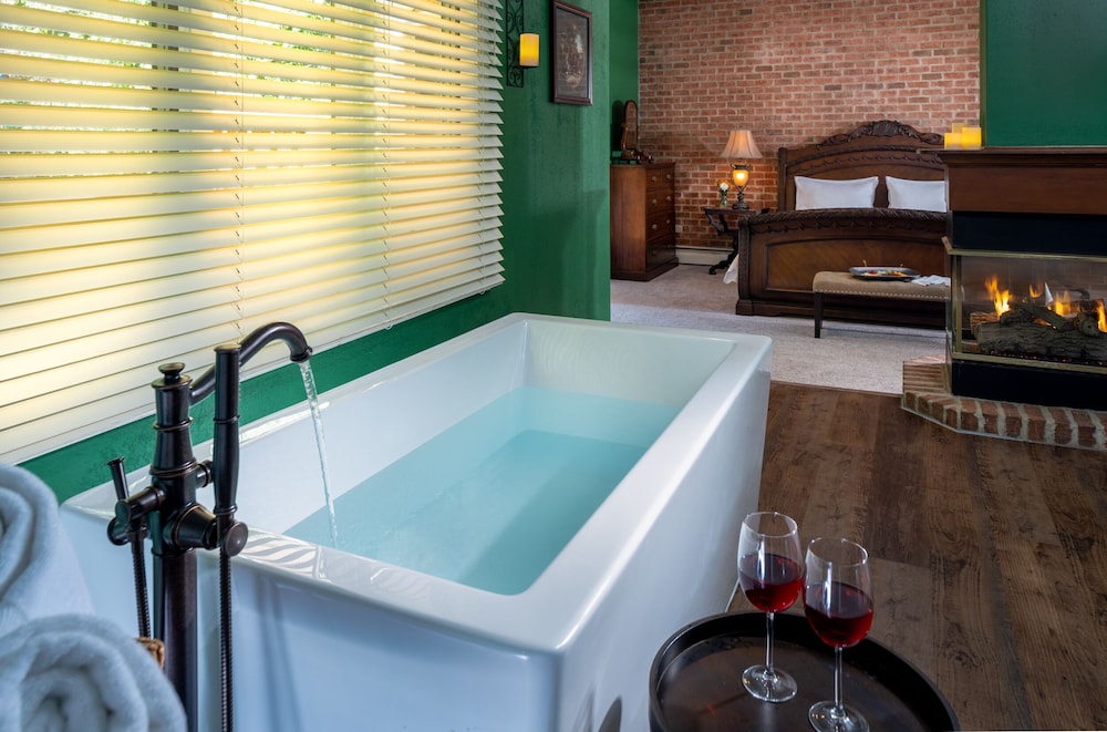 Carriage House Suite