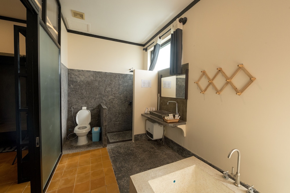 Family Room - Photo 9