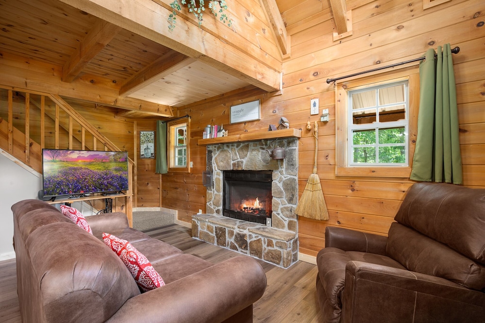 Cabin (Silver Moon)