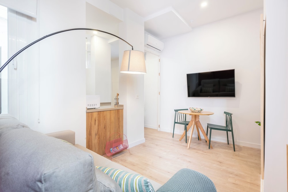 Studio Suite, 1 King Bed with Sofa Bed Accessible, Non Smoking photo 3