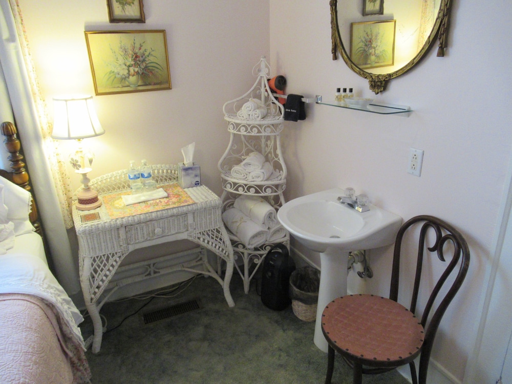 Standard Room, Multiple Beds photo 3