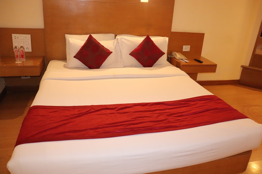 Deluxe King Room photo 2