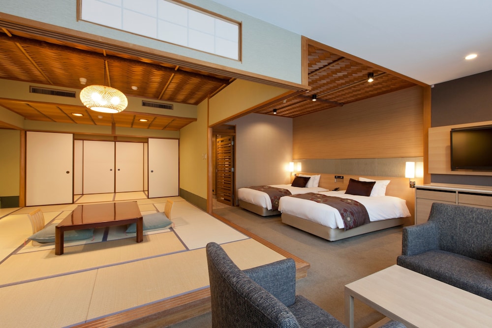 Western & Japanese Sukiya-Style Room, Non Smoking, Mountain View【67㎡】