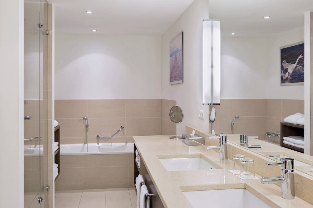 Grand Suite, 1 Bedroom, City View thumbnail 5