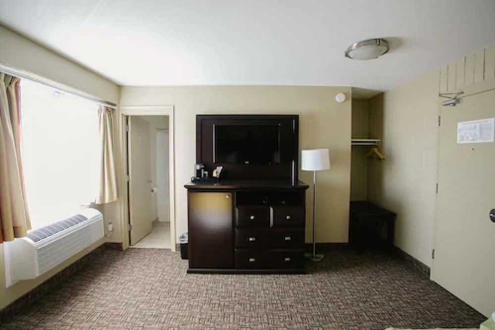 Double Room, 2 Queen Beds photo 1