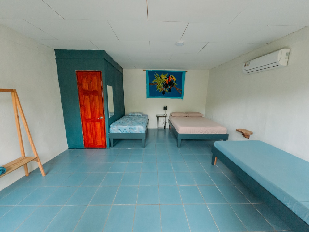 Habitación Cuádruple Estándar, 5 Habitaciones