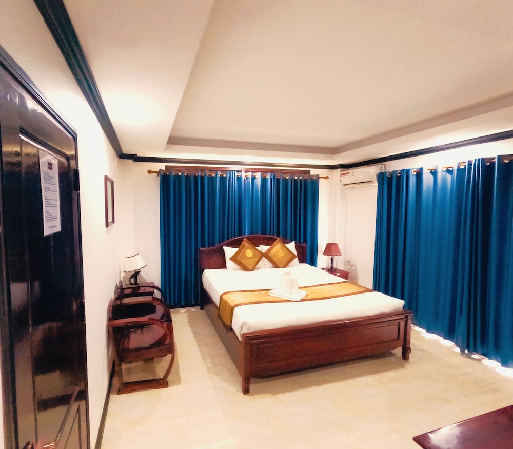Deluxe Double With Balcony - Photo 5