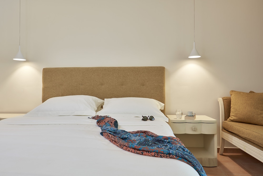 Double Room Inland View thumbnail 5