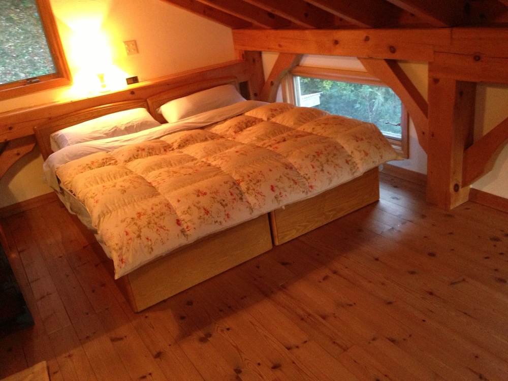 Signature Room, 1 King Bed, Partial Ocean View photo 1